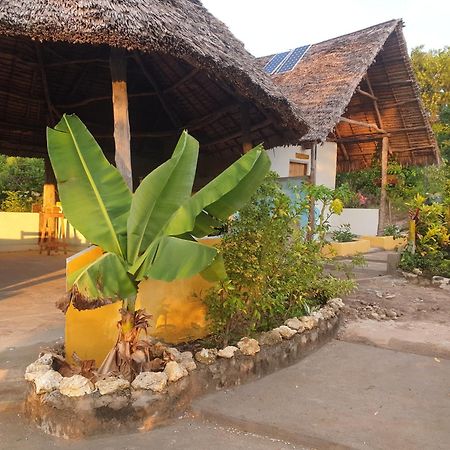 Rasta House Acomodação com café da manhã Kilindoni Exterior foto